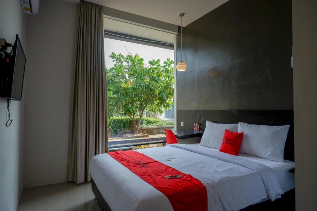RedDoorz Plus near Solo Baru Exterior foto