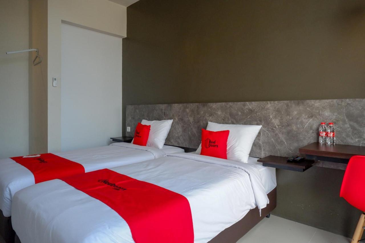 RedDoorz Plus near Solo Baru Exterior foto